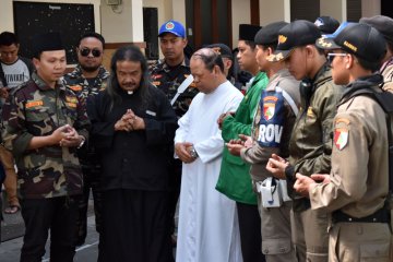 Keuskupan Surabaya sesalkan teror bom