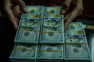 Ringgit Malaysia jatuh ke level terendah terhadap dolar AS