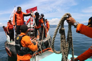 Nelayan Danau Toba bantu pencarian penumpang KM Sinar Bangun