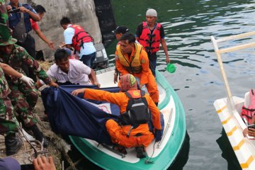 Evakuasi jenazah KM Sinar Bangun