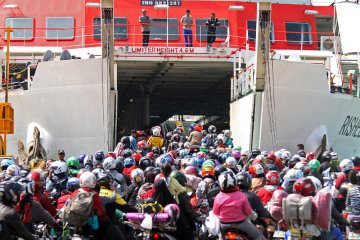 Arus balik sepeda motor pelabuhan bakauheni