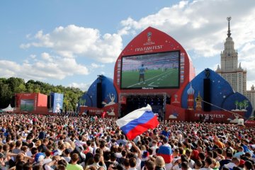 Penonton Rusia-Argentina terheboh saat pertandingan Kroasia-Denmark