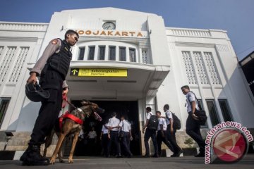 Iklan rokok di Stasiun Tugu diganti batik