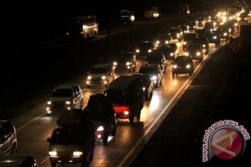 Volume arus mudik tol Jakarta-Cikampek menurun