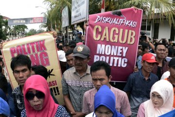 Demo politik uang di Lampung