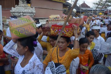 Ritual sembahyang kuningan