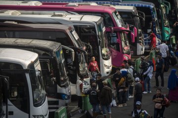 Arus mudik kampung rambutan