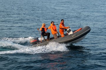 Pencarian korban kapal tenggelam di Makassar