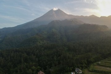 Merapi alami dua kali gempa guguran