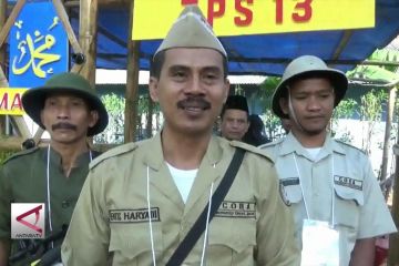 Kenang pahlawan kemerdekaan, panitia berkostum pejuang