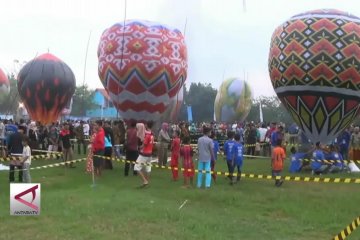 Syawalan di Pekalongan dengan balon warna-warni