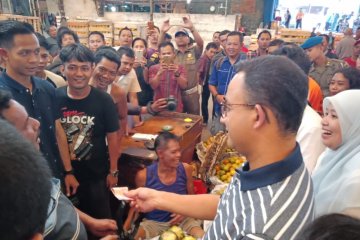 Anies Kunjungi Pasar Induk Kramat Jati, pantau harga