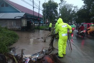 Banjir dan tanah longsor menyebabkan dua orang meninggal di Ambon