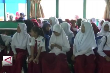 Calon siswa Madrasah Tsanawiyah jalani tes urine