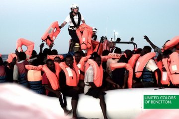 Manfaatkan penyelamatan imigran untuk iklan, Benetton dikecam