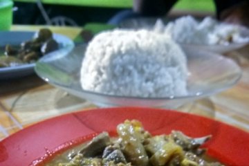 Menu mudik klasik rica-rica entok di Purworejo