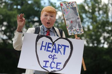Ribuan warga AS kembali protes Trump pisahkan keluarga imigran