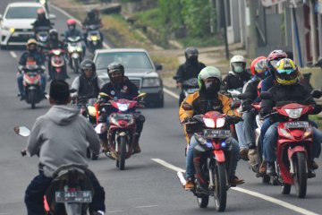 Polres Karawang berlakukan buka-tutup antisipasi padatnya pemudik bermotor