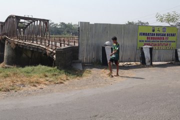 Jembatan lama Kertosono ditutup total