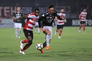 Madura United jamu Perseru di Pamekasan