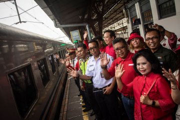 725 pemudik gratis kereta api dilepas Sekjen PDIP