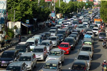 Jalur mudik Sumbar - Riau macet total pada H+2