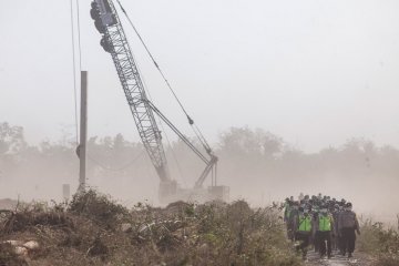 Pembersihan lahan bandara NYIA