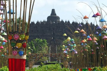Pelukis Indonesia-Malaysia pameran bersama di Borobudur
