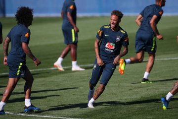 Neymar kembali latihan setelah cedera pergelangan kaki pulih