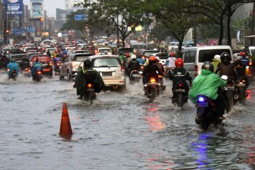 Banjir Di Jalan Protokol Margonda Depok