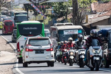 Jalan Limbangan Mulai Dipadati Pemudik