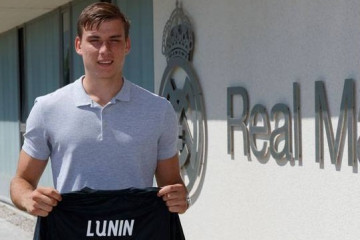 Real Madrid dikabarkan siap menjual kiper Andri Lunin