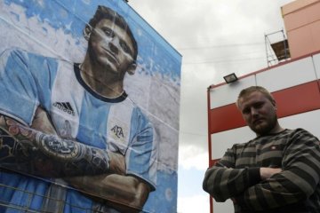 Mural raksasa Messi terpampang di Rusia