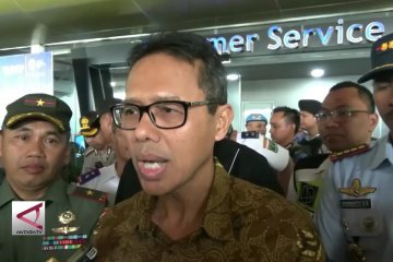 Meninjau Pospam Lebaran memberi semangat petugas