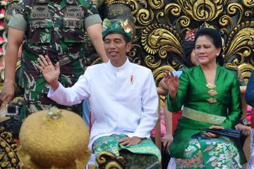 Presiden Mengikuti Pawai Pesta Kesenian Bali