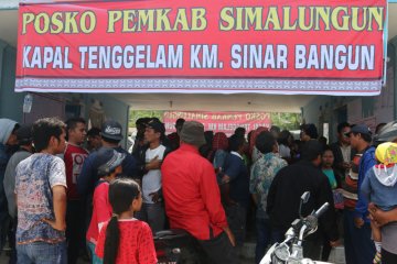 Tim kayak bantu pencarian penumpang KM Sinar Bangun