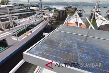 KAPAL NELAYAN GUNAKAN LISTRIK TENAGA SURYA