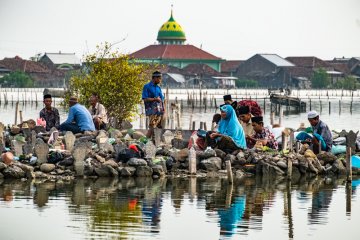 Tradisi Nyekar Jelang Lebaran