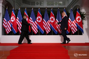 Trump bilang KTT "amat sangat baik", Kim berkata "seluruh dunia menyaksikan"