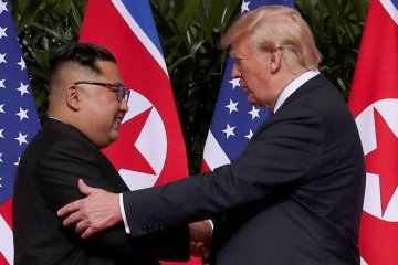 Daftar jabat tangan mengguncang dunia sebelum salaman Trump-Kim Jong Un