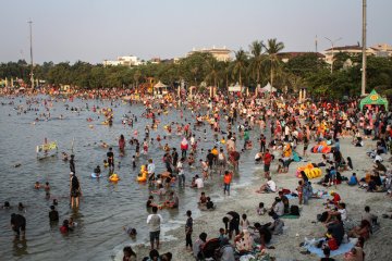 Wisata Pantai Ancol