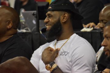 LeBron James ikut nonton Lakers berlaga di Summer League