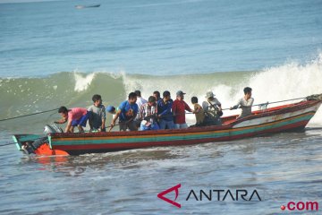 Gelombang tinggi pantai barat Sumatera