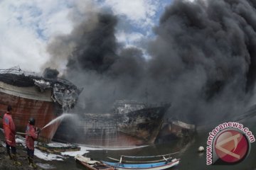 39 unit kapal ikan terbakar di Benoa