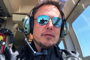 Elon Musk masuk gua di Thailand pakai kapal selam mini