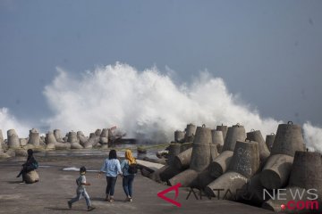 Wisatawan di Yogyakarta diminta BMKG waspadai gelombang tinggi