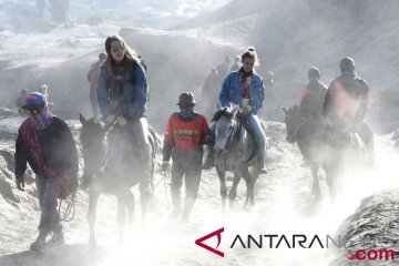 Aktivitas warga lereng Gunung Bromo berjalan normal