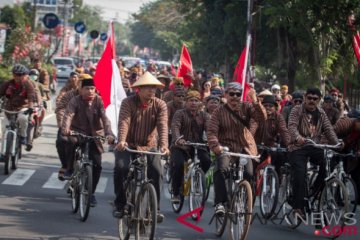 Caleg Daftar Naik Sepeda Ontel