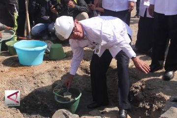 Memadukan Terminal bus dan tempat usaha