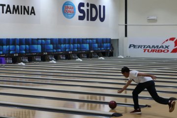 Presiden coba arena bowling dan menembak di Jakabaring